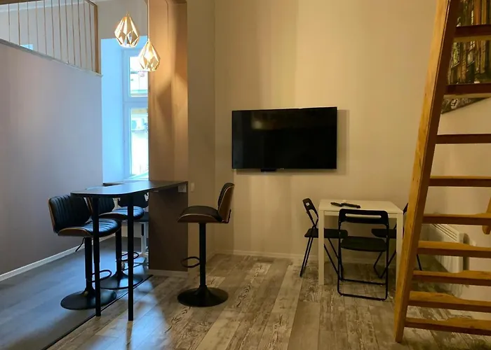 Art-Club Apartment With Air Condition
